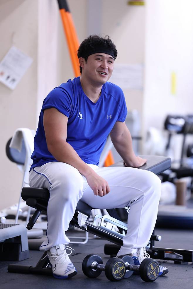 삼성 최원태가 일본 오키나와 온나손서 열리고 있는 삼성의 스프링캠프서 웨이트트레이닝 훈련을 진행하고 있다. 최원태는 다른 선발 후보들의 시즌 초반 변수로 인해 당장 막중한 책임감을 안게 됐다. 사진제공|삼성 라이온즈