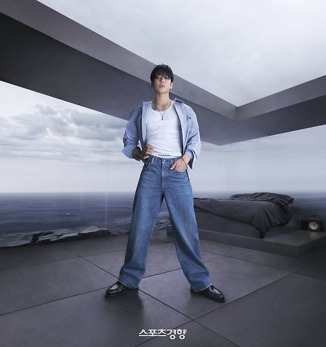 화보 촬영을 하고 있는 방탄소년단 멤버 정국. 캘빈클라인 제공