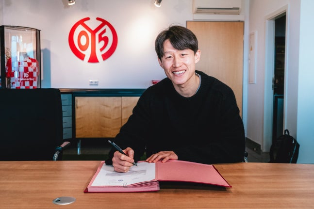 이달 마인츠와 재계약한 이재성. 마인츠 SNS