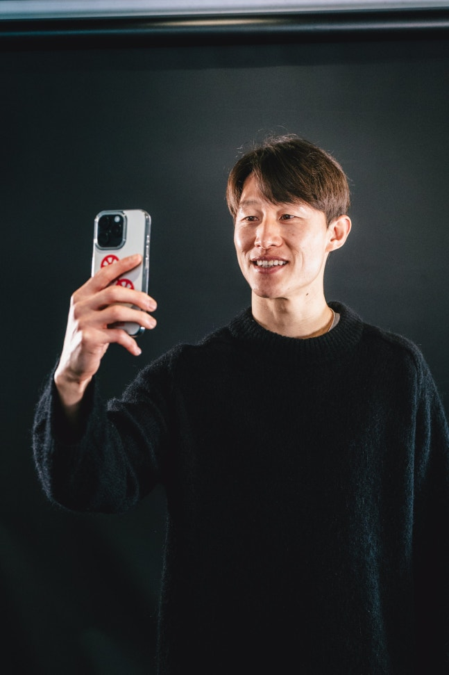 마인츠와 재계약 후 셀피를 찍고 있는 이재성. 마인츠 SNS