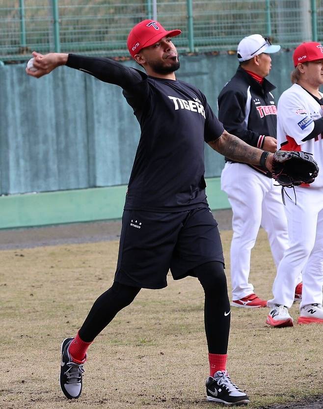 ▲ 이범호 감독은 카스트로가 올 시즌 3할 타율과 20홈런 이상 모두가 가능할 것이라 기대하고 있다 ⓒKIA타이거즈