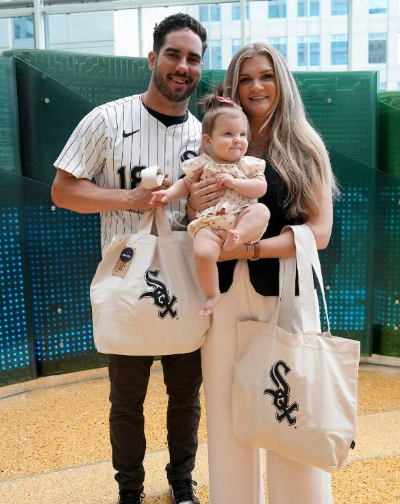 마이크 터크먼(왼쪽)과 그의 아내, 그리고 그의 딸. /사진=마이크 터크먼 공식 SNS