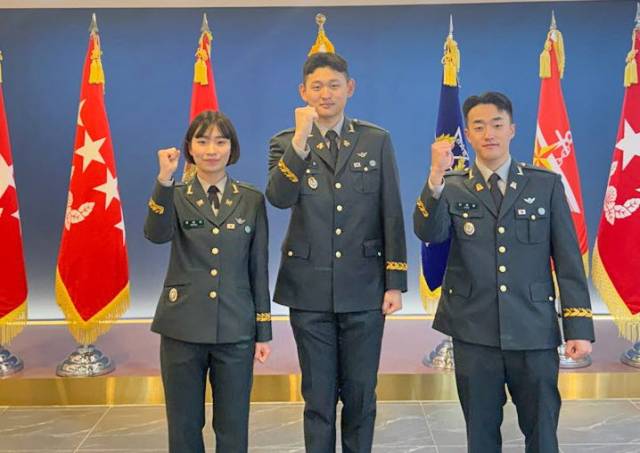 경북전문대학교 군사학과 졸업생 3명이 지난 25일 열린 육군3사관학교 제60기 졸업 및 임관식에서 육군 소위로 임관했다. 경북전문대 제공