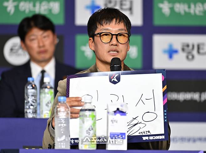 K리그2 수원삼성 이정효 감독이 25일 서울 홍은동 스위스 그랜드 호텔에서 열린 K리그 2026 개막 미디어데이에서 출사표를 밝히고 있다. 최승섭기자 thunder@sportsseoul.com