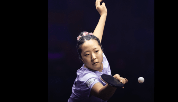 신유빈은 여자 단식에선 세계 2위 왕만위와 16강 대결을 앞두고 있다.(WTT 싱가포르 스매시 여자단식에 나서고 있는 신유빈). /사진=WTT 인스타그램 캡처