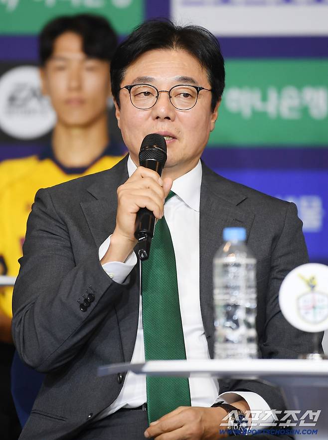 하나은행 K리그1 2026 개막 미디어데이가 25일 오전 서울 홍은동 스위스그랜드호텔 컨벤션센터에서 열렸다. 대전 황선홍 감독이 시즌 목표를 말하고 있다. 정재근 기자 cjg@sportschosun.com/2026.2.25/