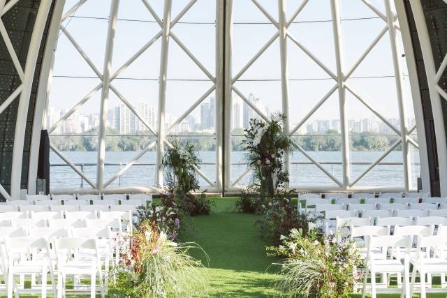 서울시는 '2026 종합 결혼 지원 체계'를 구축하고 본격적인 지원에 들어간다고 26일 밝혔다. 사진은 여의도 한강공원 물빛무대. /서울시