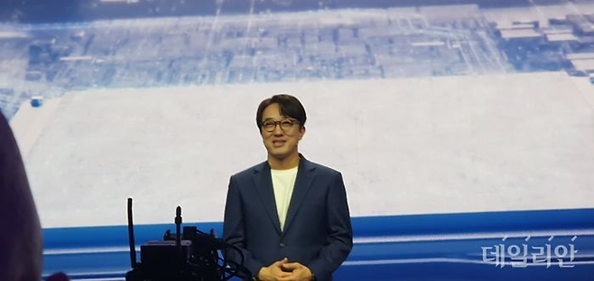 최원준 삼성전자 MX사업부 개발실장 겸 최고운영책임자(COO) 사장이 25일(현지시간) 미국 샌프란시스코에 위치한 팰리스 오브 파인 아트에서 개최된 '갤럭시 언팩 2026(Galaxy Unpacked 2026)' 행사에서 '갤럭시 S26 시리즈'를 소개하고 있다.ⓒ데일리안 조인영 기자