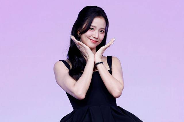 그룹 블랙핑크 지수가 26일 서울 종로구 JW 메리어트 동대문 스퀘어 서울에서 열린 넷플릭스 '월간남친' 제작발표회에서 포즈를 취하고 있다. 뉴시스