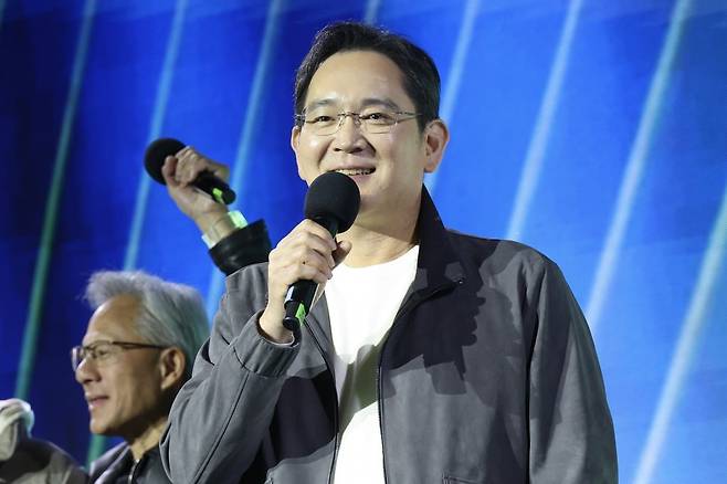 이재용 삼성전자 회장이 2025년 10월 30일 서울 강남구 코엑스에서 열린 엔비디아 지포스 게이머 페스티벌에 참석해 인사를 하고 있다.사진=문경덕 한국경제신문 기자