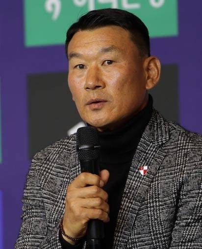 지난 25일 진행된 K리그2 2026 개막 미디어데이에서 아이파크 조성환 감독이 각오를 밝히는 모습. 한국프로축구연맹 제공