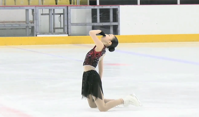 제107회 전국동계체육대회 피겨스케이팅 여자 18세 이하부 싱글 B조에서 우승을 차지한 손민채(군포 수리고)가 프리 스케이팅 연기를 마치고 포즈를 취하고 있다.