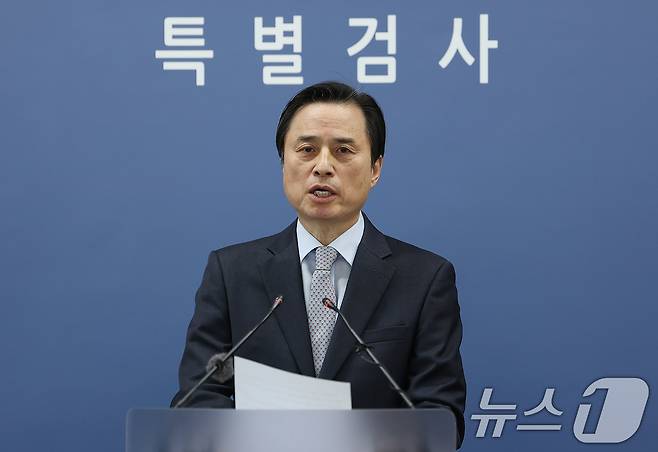 조은석 특별검사가 15일 서울 서초구 서울고검 기자실에서 12·3 비상계엄 사태 관련 내란·외환 사건 최종 수사 결과를 발표하고 있다. (공동취재) 2025.12.15 ⓒ 뉴스1 박지혜 기자