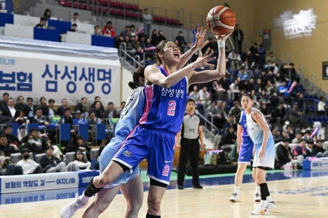 여자농구 삼성생명이 신한은행을 꺾었다.(WKBL 제공)