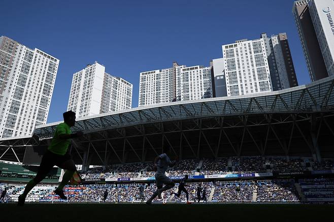 인천축구전용경기장/ K리그2/ 인천유나이티드 vs 수원삼성블루윙즈/ 만원 관중/ 사진 정재훈