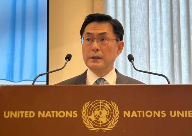 정부 북핵 수석대표인 정연두 외교부 외교전략정보본부장(사진)은 26일(현지시간) 김정은 북한 국무위원장이 제9차 노동당 대회에서 내놓은 대남·대미 발언과 관련해 “정부가 그간 예상해 온 범주에서 크게 벗어나지 않았다”고 밝혔다. /외교부