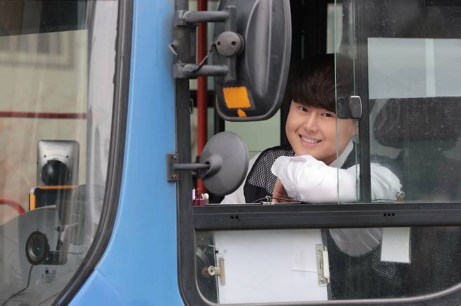 MZ세대 버스기사 서기원 씨가 13일 인천 남동구 소래포구역 버스환승센터에서 포즈를 취하고 있다. 2026.02.13 /남강호 기자