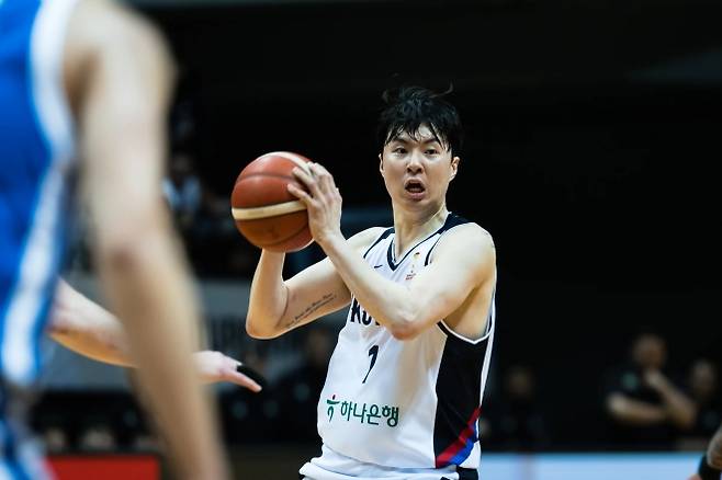 이현중이 26일 대만 뉴타이베이 신좡 체육관에서 열린 2027 국제농구연맹(FIBA) 농구 월드컵 아시아예선 1라운드 B조 대만과의 경기에서 공격 기회를 노리고 있다. 2026.2.26 FIBA 제공