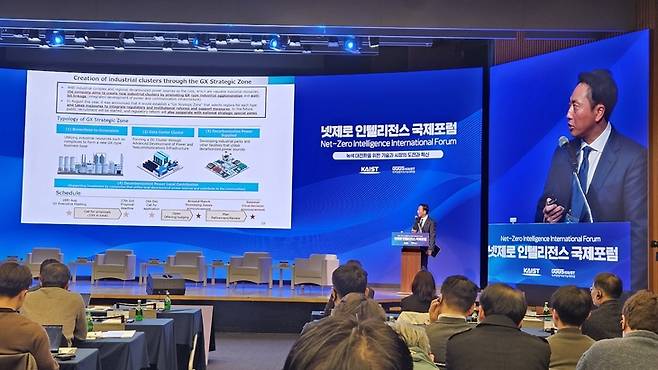 ▲주제 발표에 나선 일본 경제산업성 나카하라 히로미치 부국장. (사진=강찬수 기자)