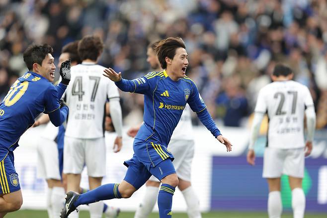 울산문수축구경기장/ K리그1/ 울산HDFC vs 강원FC/ 울산 이희균 득점/ 골 세레머니/ photo by Jeongsoo Kim