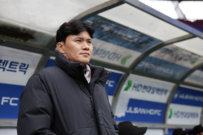 울산문수축구경기장/ K리그1/ 울산HDFC vs 강원FC/ 강원 정경호 감독/ photo by Jeongsoo Kim