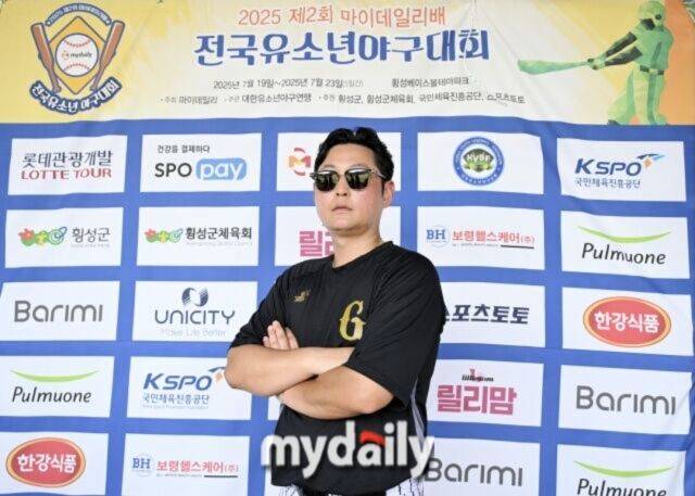 지난해 7월 열린 제2회 마이데일리배 전국유소년야구대회에서 경기 후 소감을 밝힌 최훈 감독. /마이데일리 DB