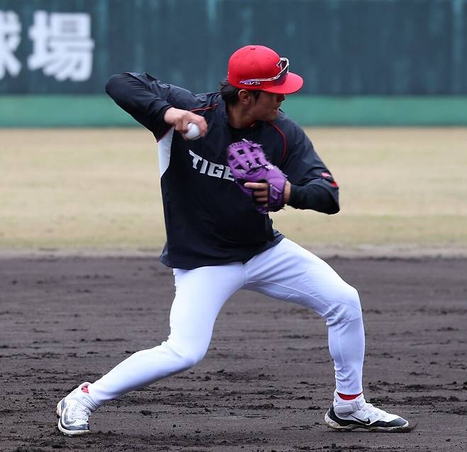 ▲ 지난해 세 차례 햄스트링 부상으로 시즌을 날린 김도영은 일단 몸 상태의 정상을 확인하면 포지션 전환 속도가 붙을 것으로 예상된다 ⓒKIA타이거즈