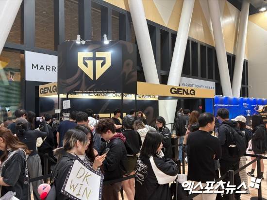 젠지 굿즈 부스