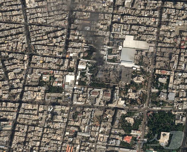 미국과 이스라엘의 이란 공습 이후 테헤란의 하메네이 거처를 촬영한 에어버스 위성사진. 2026.02.28 ⓒ 로이터=뉴스1