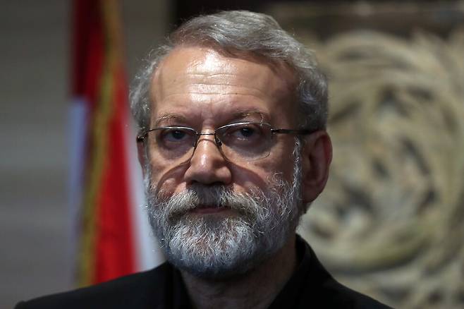 이란 최고국가안보회의 사무총장 알리 라리자니가 2025년 8월 13일 레바논 베이루트에서 레바논 국회의장과의 회담 후 기자회견을 열고 있다. EPA 연합뉴스