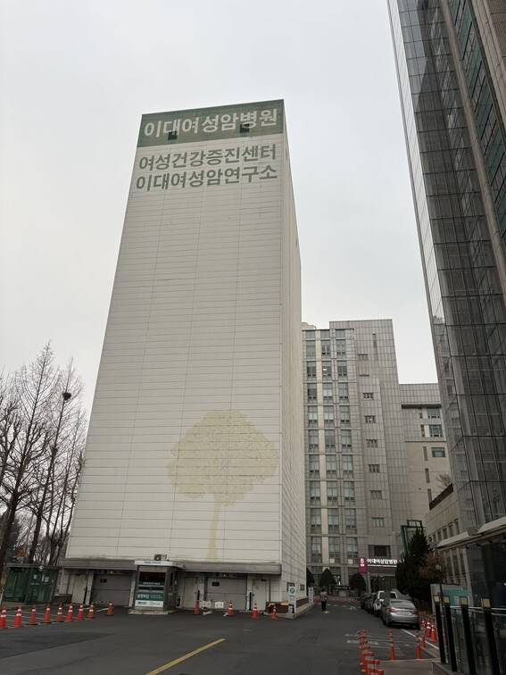 박경식씨가 17년째 지키고 있는 주차 타워. 남궁인 제공