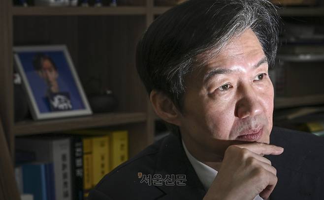 조국 조국혁신당 대표가 지난 27일 국회 본관 당대표실에서 서울신문과 인터뷰를 하던 도중 생각에 잠겨 있다. 2026.2.27 이지훈 기자