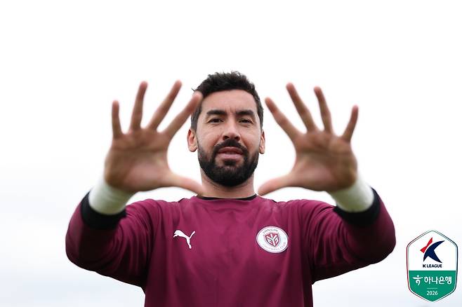 용인FC 외국인 골키퍼 노보. /사진=한국프로축구연맹 제공