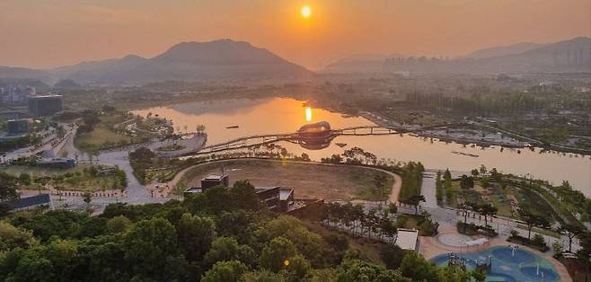 행정수도 관광의 특화 거점인 호수공원을 포함한 중앙녹지공간 전경. 사진=이희택 기자.