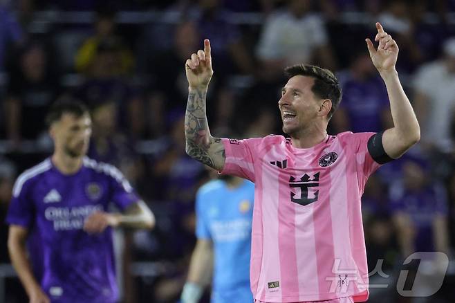 인터 마이애미의 리오넬 메시가 2일(한국시간) 열린 2026 MLS 올랜도 시티와 원정 경기에서 2골을 터뜨려 팀의 4-2 승리를 견인했다. ⓒ AFP=뉴스1