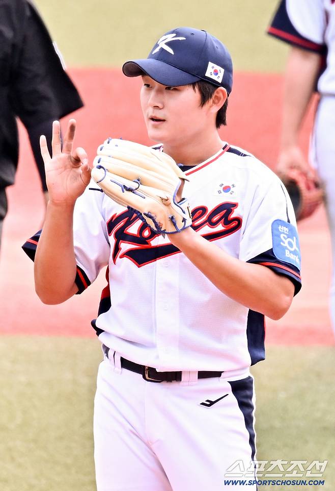 24일 일본 오키나와 가데나 구장에서 열린 야구 대표팀과 KIA 타이거즈의 평가전. 김택연이 숨을 고르고 있다. 오키나와(일본)=박재만 기자 pjm@sportschosun.com/2026.02.24/