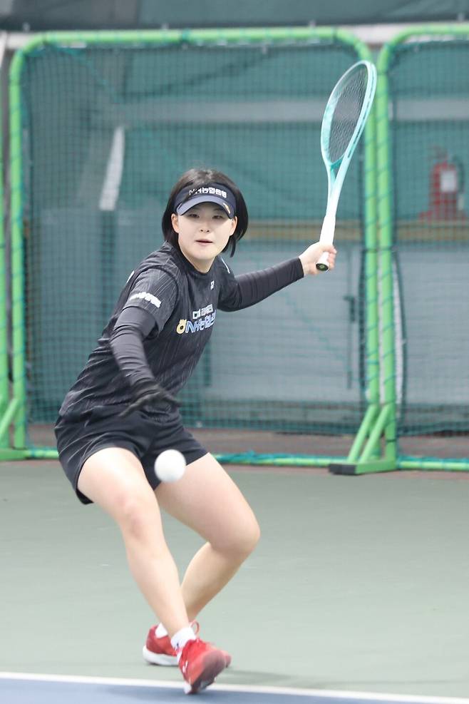 9월 아이치-나고야 아시안게임에 나설 정구 대표선발전에서 여자 단식 1위에 오른 19세 황정미(NH농협은행). 대한정구협회 제공