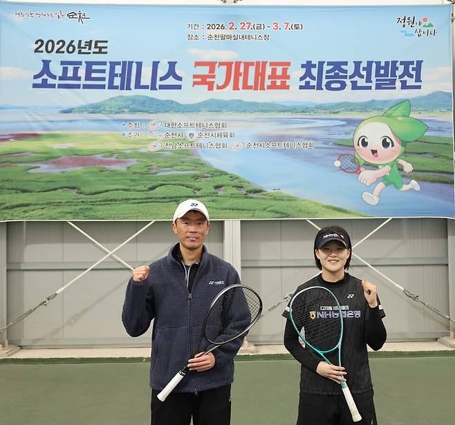 17살 차이를 뛰어넘어 대표팀 선봉을 맡게 된 남자 단식 1위 김진웅과 여자 단식 1위 황정미.