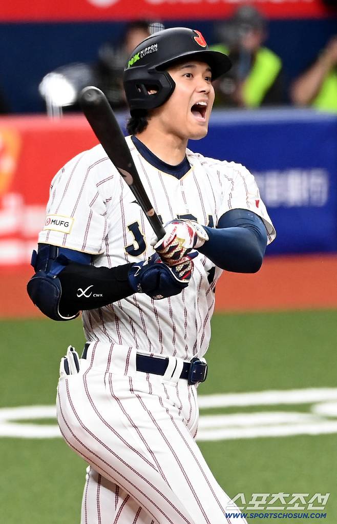 2일 일본 오사카 교세라돔에서 열린 WBC(월드베이스볼클래식) 일본 대표팀과 오릭스 버팔로스의 경기, 3회초 일본 오타니가 파울 타구를 날린 뒤 관중석을 향해 소리치고 있다. 오사카(일본)=허상욱 기자wook@sportschosun.com/2026.03.02/
