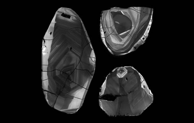 서호주 잭힐스에서 채취한 지르콘을 음극발광 기법으로 촬영한 이미지. 초기 지구의 화학적 특성을 보여준다. 셰인 하우친, 네이처 제공