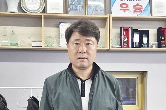 오는 5월 12~17일 전남 진도에서 ‘진도아리랑배 전국당구대회’가 열린다. 진도당구연맹 김연일 회장은 대대 테이블 한 대 없던 진도에서 2023년부터 1회 동호인대회를 개최하기 시작, 올해에는 선수와 동호인이 참가하는 전국당구대회로 확대 발전시켰다. (사진=진도당구연맹)