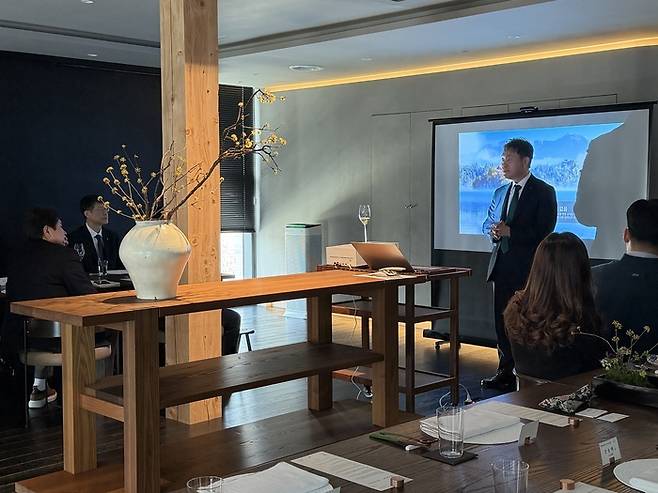 벨몬드 측은 아티스트 협업 프로젝트, 슬로우 럭셔리 경험(열차•보트 등)도 주요 사례로 소개했다.(뚜르디메디치 제공)