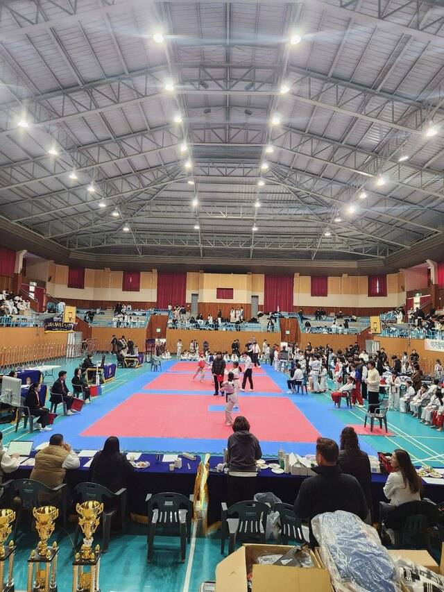 ▲ 충남드론항공고 체육관에서 열린 '김좌진장군배 전국 유소년 태권도대회' 사진-홍성군 제공