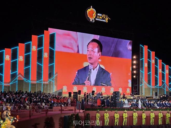 3일 열린 타이완등불축제 개막식에서 인사말 하는 웡장량(翁章梁) 자이현 현장/사진-투어코리아