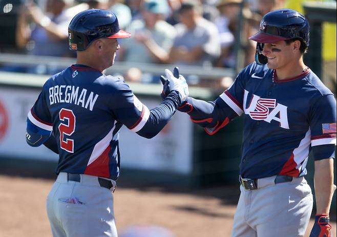 <yonhap photo-2611=""> Mar 3, 2026; Scottsdale, AZ, USA; Team USA third baseman Alex Bregman (2) celebrates with teammate Roman Anthony after hitting a home run against the San Francisco Giants during a spring training game at Scottsdale Stadium. Mandatory Credit: Mark J. Rebilas-Imagn Images/2026-03-04 07:52:00/ <저작권자 ⓒ 1980~2026 ㈜연합뉴스. 무단 전재 재배포 금지, AI 학습 및 활용 금지></yonhap>