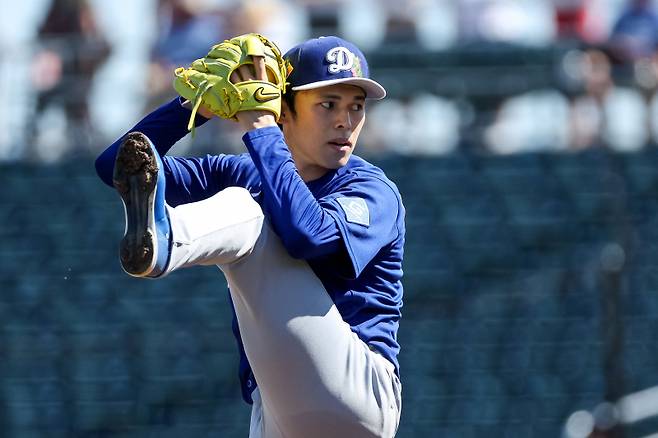 사사키가 4일(한국시간) 클리블랜드와 시범경기에서 공을 던지고 있다. AFP=연합뉴스 <저작권자 ⓒ 1980~2026 ㈜연합뉴스. 무단 전재 재배포 금지, AI 학습 및 활용 금지>