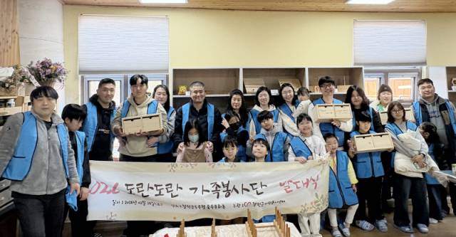 ▲ 철원군자원봉사센터 가족봉사단 발대식이 철원두루웰숲속 문화촌에서 최근 개최됐다.