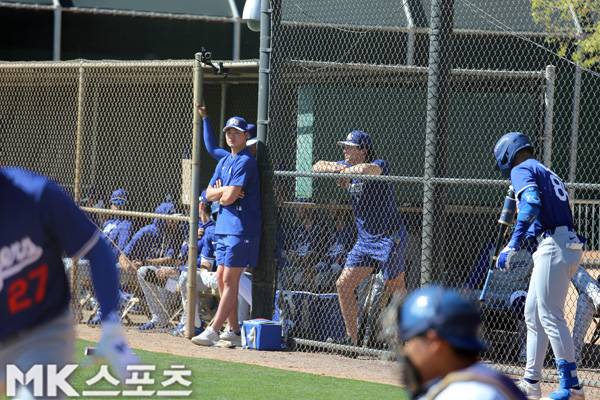 다저스 한국인 유망주 장현석은 이날 등판 일정이 없었고, 대신 볼보이로 나섰다. 사진(美 글렌데일)= 김재호 특파원
