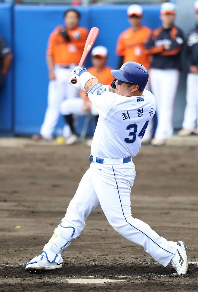 타격하는 삼성 최형우. 삼성 라이온즈 제공