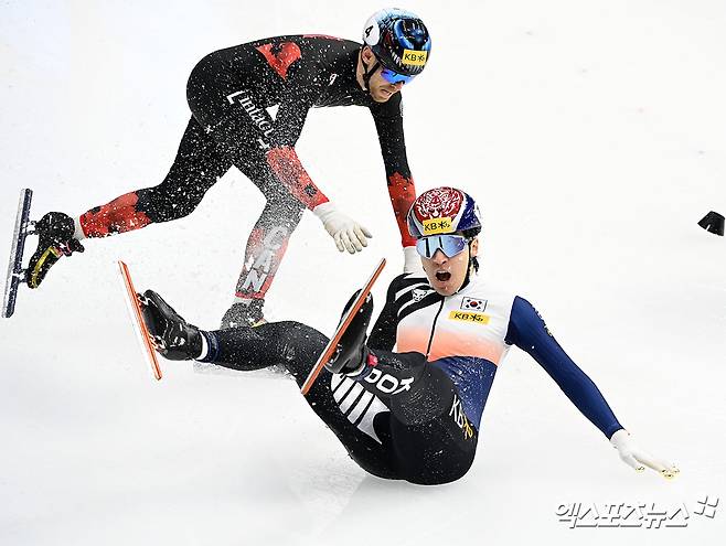 한국 쇼트트랙 국가대표 황대헌(강원도청)이 자신을 둘러싼 각종 구설수와 논란에 대해 직접 입장을 밝히겠다고 예고한 가운데 대표팀 동료 심석희의 소신 행동이 눈에 띈다. 심석희는 그간 빙상계의 여러 풍파 속에서도 자신만의 길을 걸어온 선수인 만큼, 황대헌의 결단에 공감을 표하며 힘을 실어주는 행동은 소신 있는 지지로 받아들여진다. 엑스포츠뉴스DB